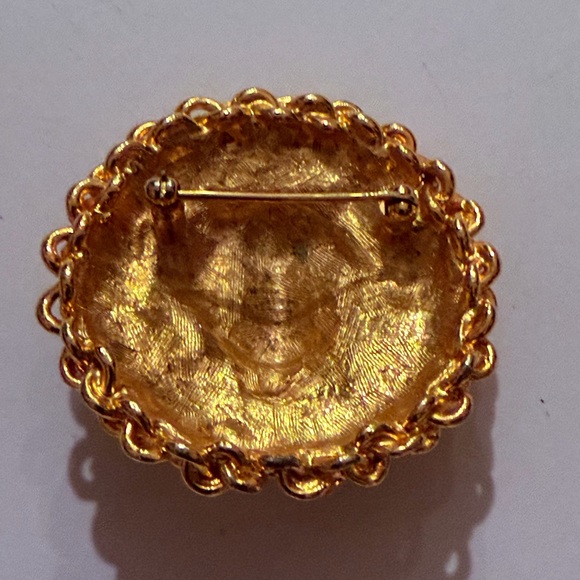Vtg Anne Klein Gold-Tone Lion Head Brooch - Picture 6 of 6